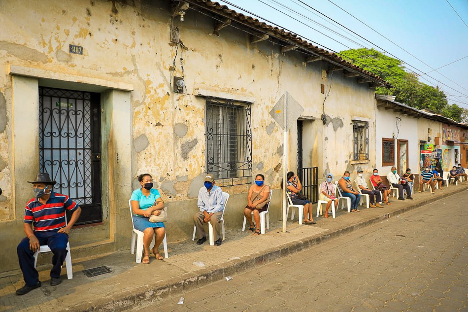 Social distancing and order during the delivery of food baskets, El Salvador, 29 April 2020. Casa Presidencial / Fotos Públicas