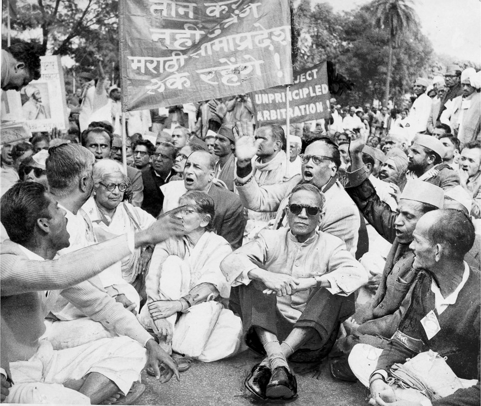 Caption: Members of the Samyukta Maharashtra Samiti headed by communist leader SS Mirajkar (third from right, wearing dark glasses) who was then the Mayor of Bombay, demonstrating before the Parliament House in New Delhi, 1958. Credit: The Hindu Archives.